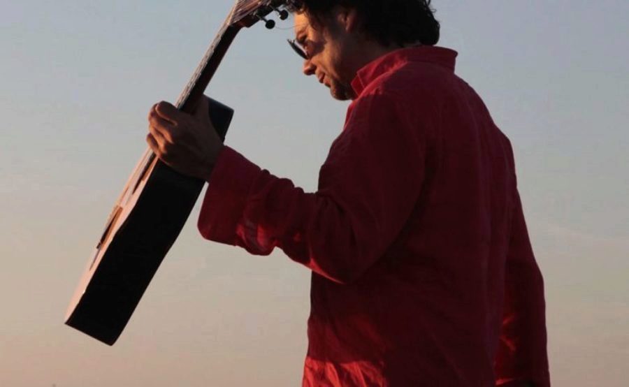Fraskito sobre su disco Leche Negra: “Son años de investigación con un instrumento nuevo, mi guitarra de 7 cuerdas”