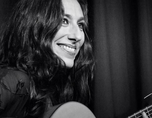 Tocaoras: “No es una mano la que hiere las cuerdas del instrumento; es un corazón”
