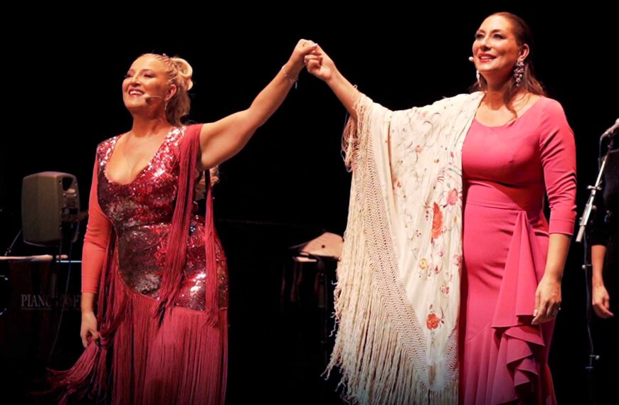 Marina Heredia junto a la soprano Mariola Cantarero, el 9 de junio, en el Teatro de la Zarzuela