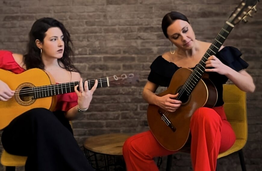 Luz de mar, diálogo entre guitarra clásica y flamenca por Ekaterina Zaytseva y Laura Calderón