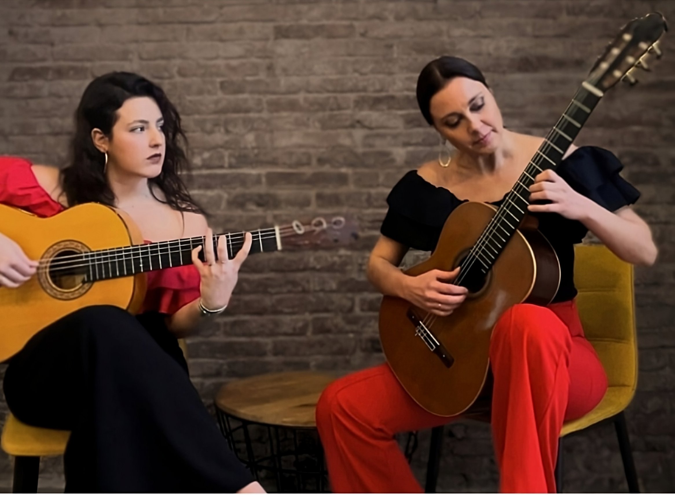 Luz de mar, diálogo entre guitarra clásica y flamenca por Ekaterina Zaytseva y Laura Calderón
