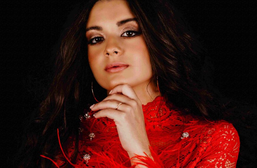 Reyes Carrasco: “intento ser versátil, a la vez que jonda y pura”