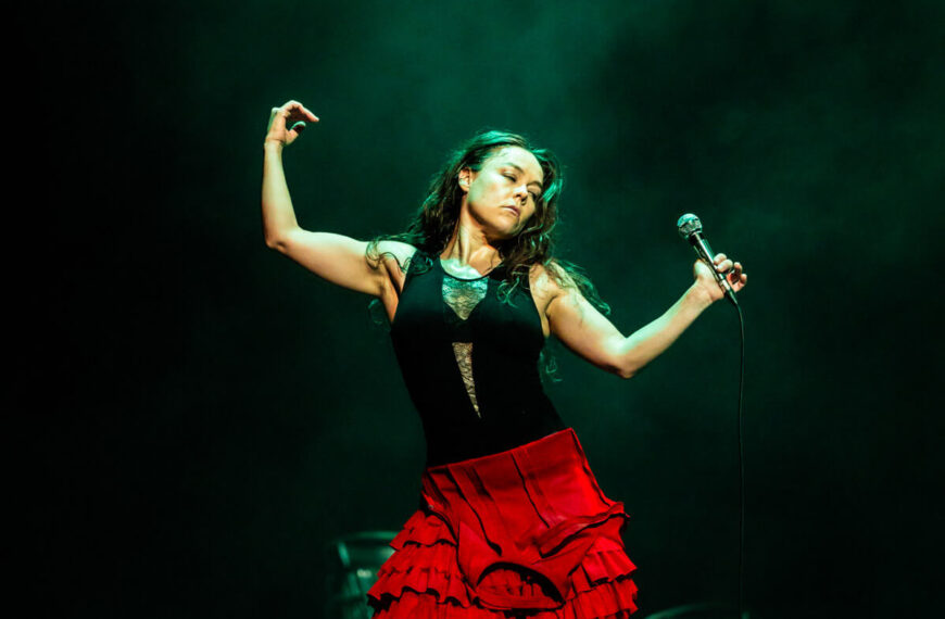 Rocío Molina calienta el Teatro Central