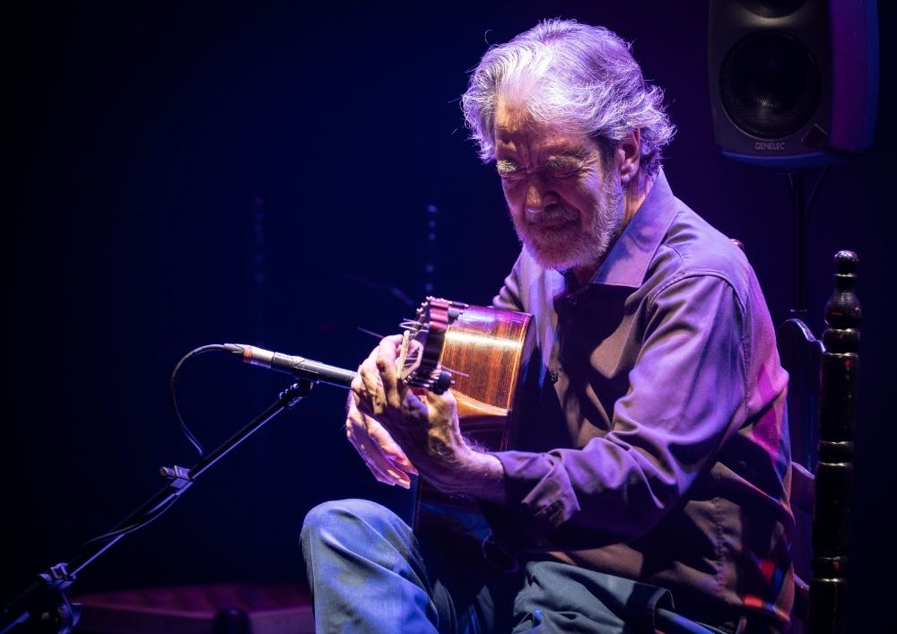 Rafael riqueni con la guitarra