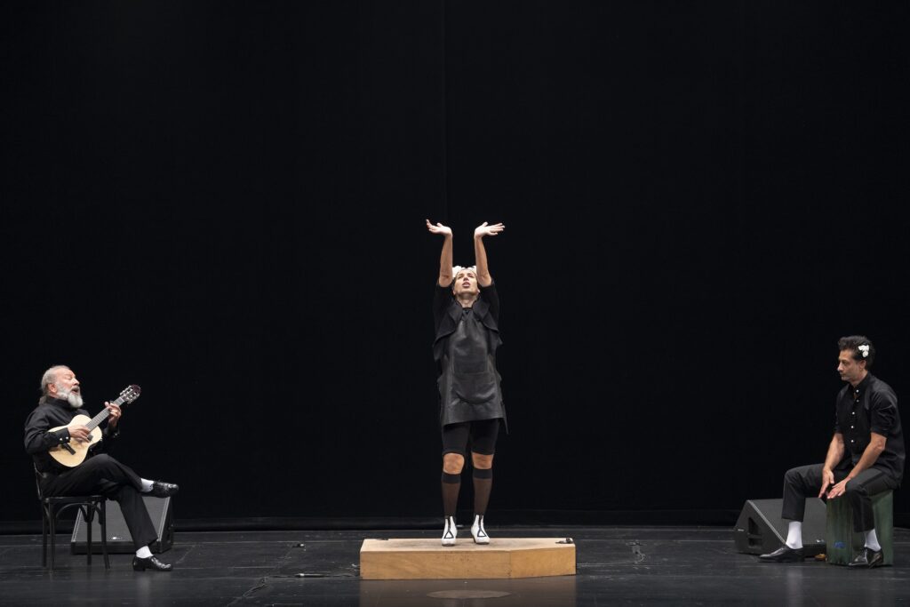 Israel Galván presenta Bolero de Blanco y negro en el teatro de La Maestranza, Sevilla, a 26 de septiembre de 2026. Fotografia: